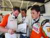 GP TURCHIA, Jody Egginton (GBR) Force India F1 Gara Engineer, Enrico Zanarini (ITA) Driver Manager e Giancarlo Fisichella (ITA) Force India F1.
Formula One World Championship, Rd 7, Turkish Grand Prix, Practice Day, Istanbul Park, Turkey, Venerdi' 5 June 2009.
